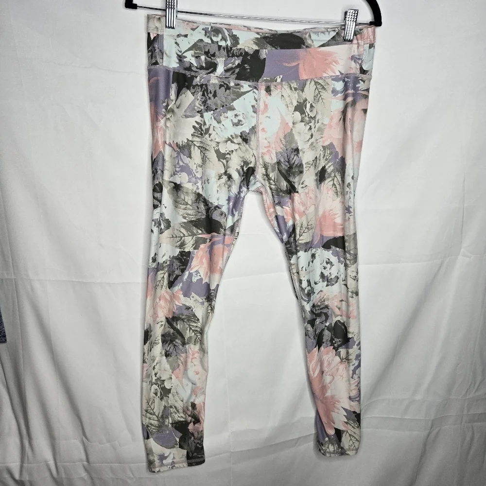 Medium Fabletics Pastel Floral Leggings Athleisure Yoga Full Length Athletic